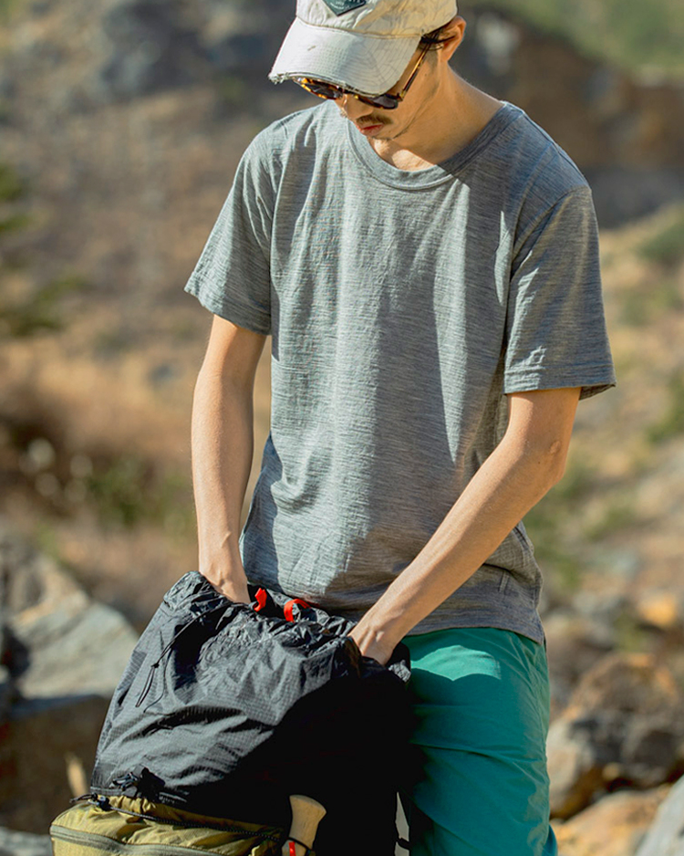 100% Merino Light Crew Neck 2022 | 山と道 U.L. HIKE & BACKPACKING